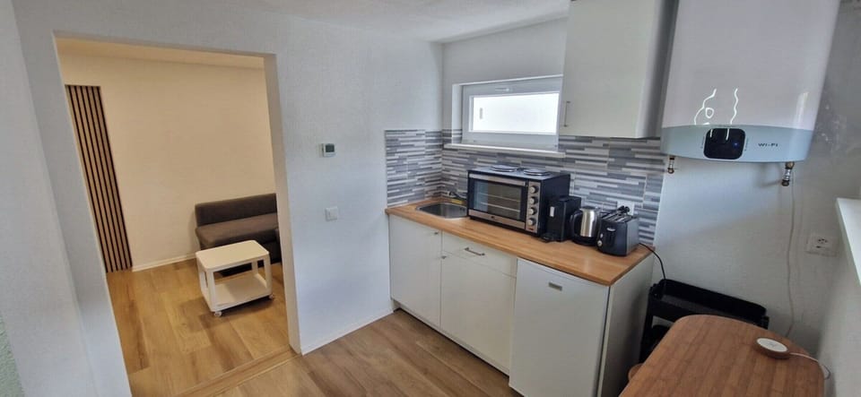 Deluxe Studio | Private kitchen | Microwave, espresso maker, coffee/tea maker, electric kettle