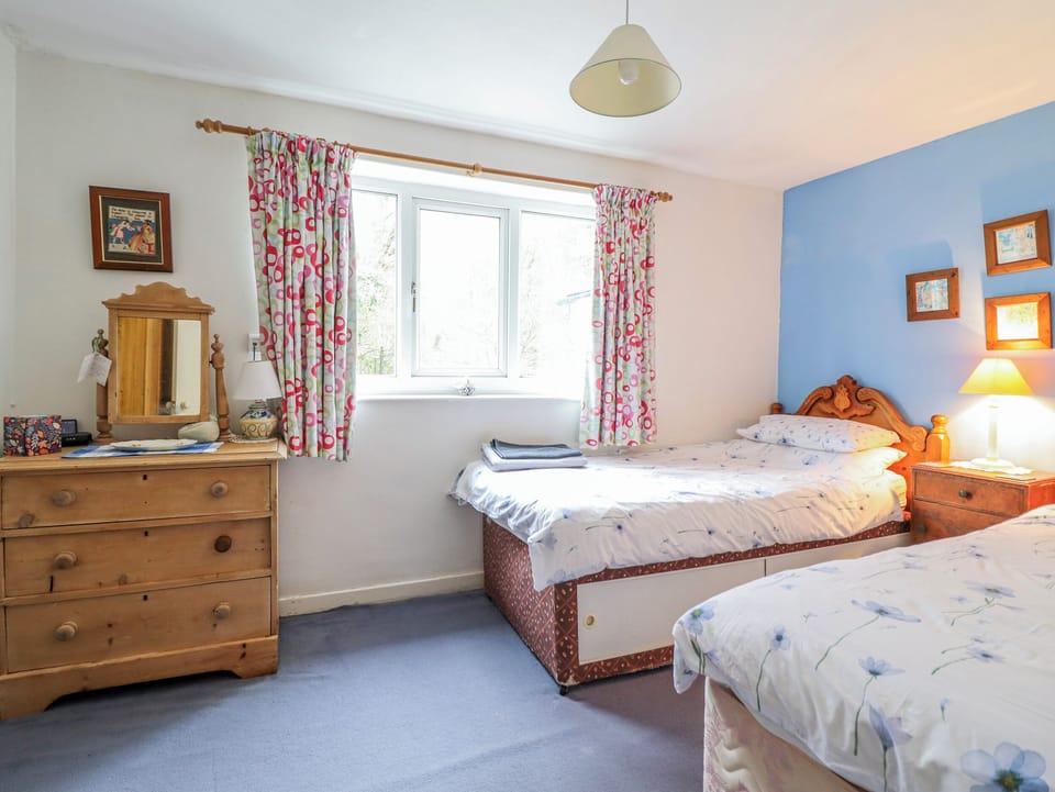 Cottage | 2 bedrooms, individually decorated, individually furnished, free WiFi