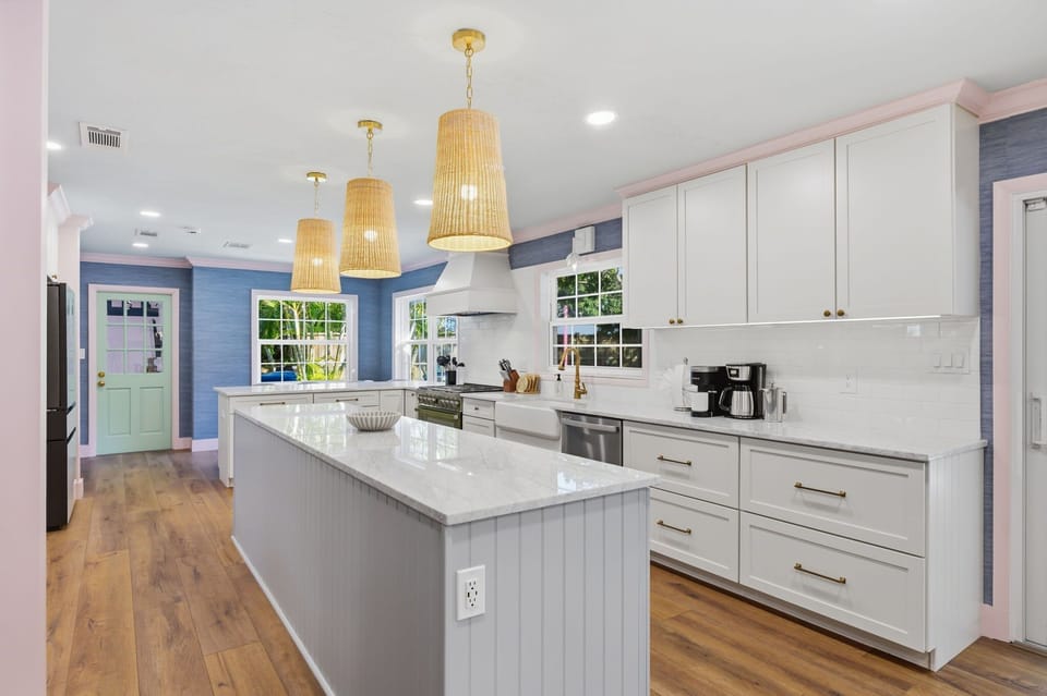 Whip it, flip it, love it. From pancakes to pasta, this kitchen makes it all effortless.