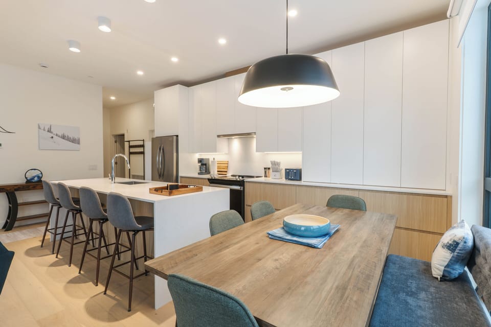 Deluxe Condo, Mountain View | Dining