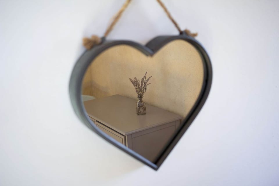 Ecogîte_Rural_Béarn_Pyrénées_Sud_Ouest_Miroie_En_forme_De_COeur_Chambre_etage