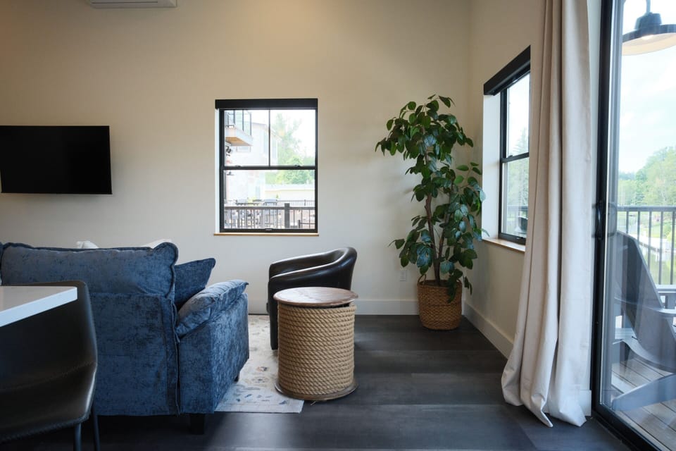 Living Room / Lounge