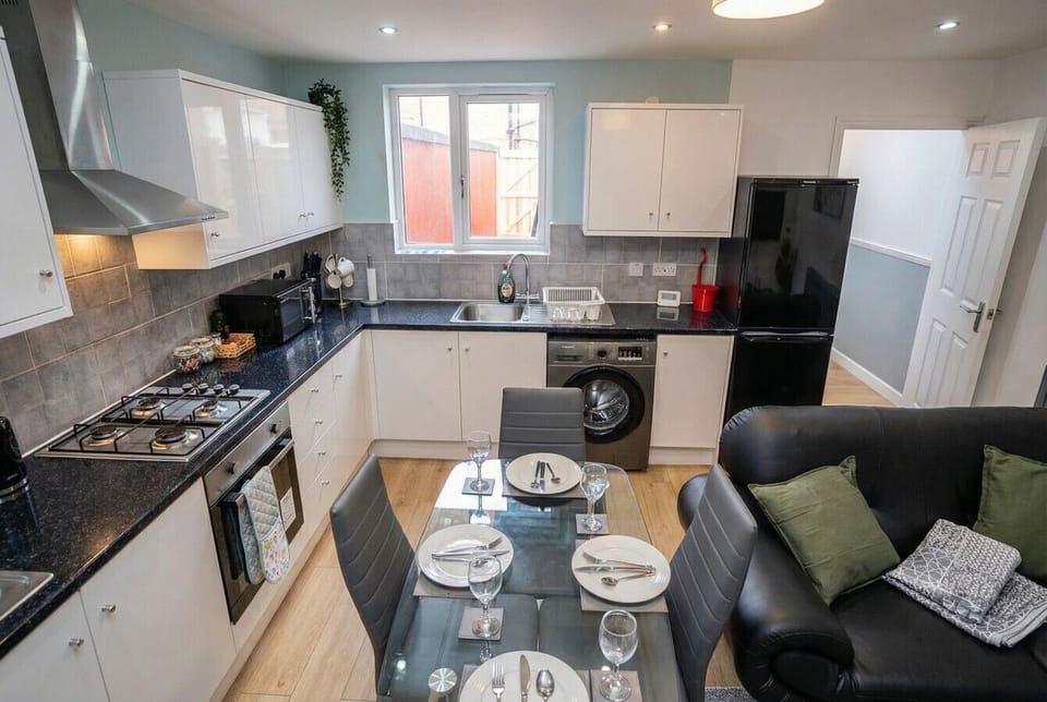 The full kitchen and dining area laid out so your group can picture settling straight in.