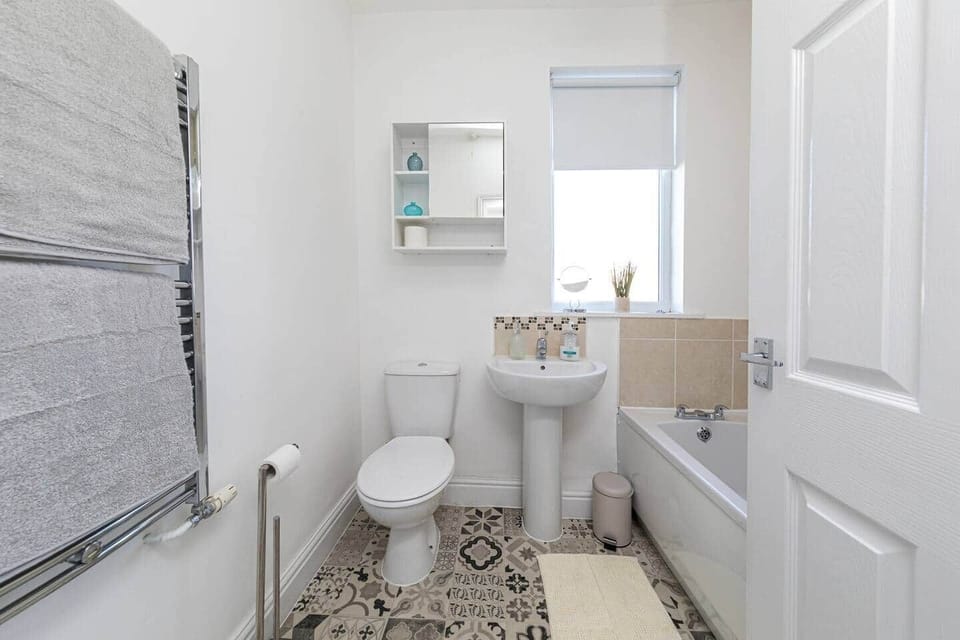 Bathroom with tub, toilet 