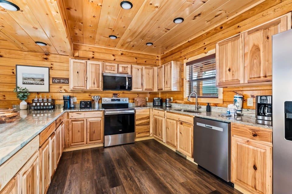 From morning coffee to late-night snacks, this kitchen has your back.