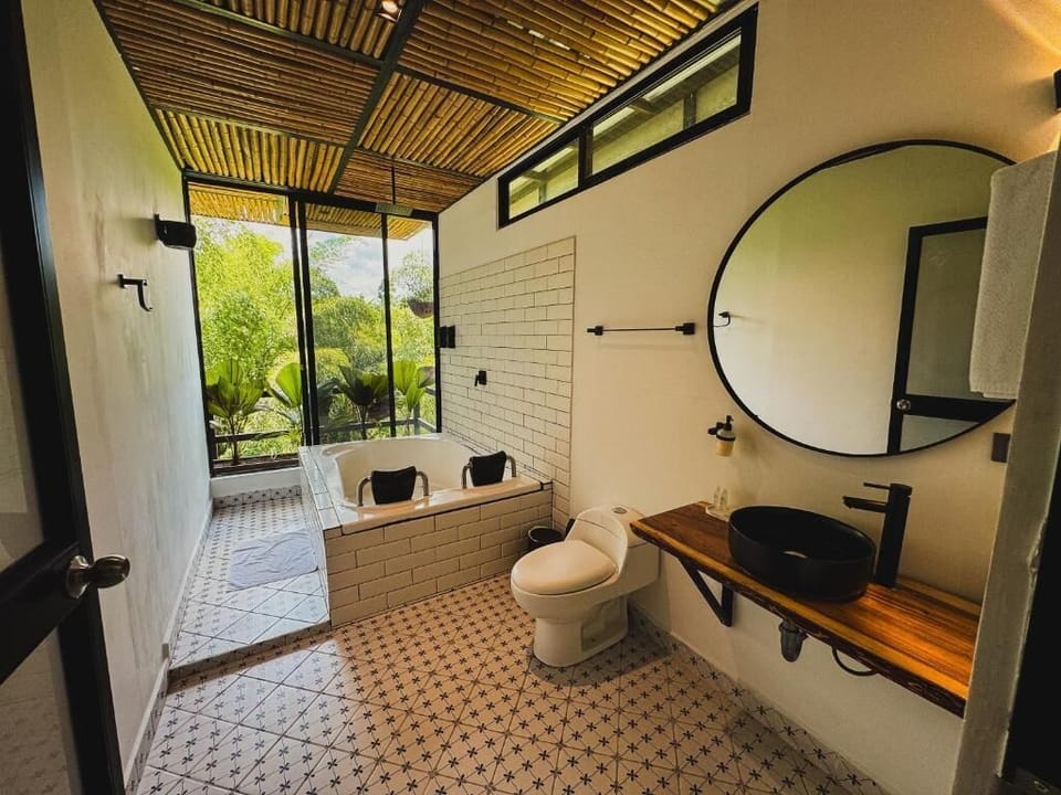 Luxury Suite, 1 King Bed, Balcony | Bathroom | Towels, shampoo, toilet paper