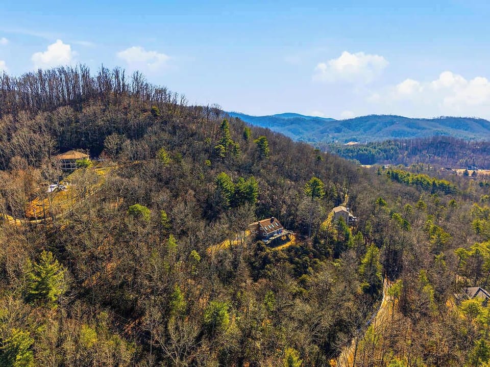 Wake up to the rustle of leaves, take sunset strolls, and let the forest’s calm energy recharge you. Vacation mode: fully activated.