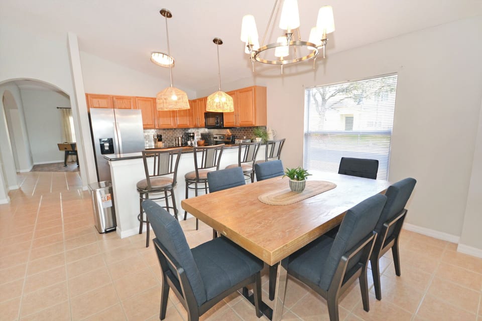 11-Diningareawithsolidwoodtable