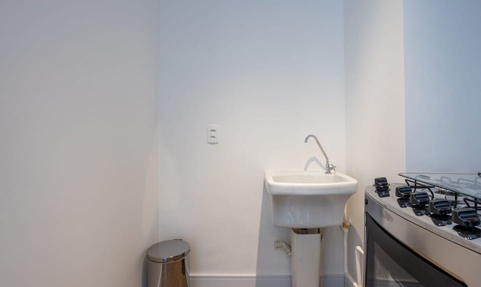 Basic Apartment | Bathroom