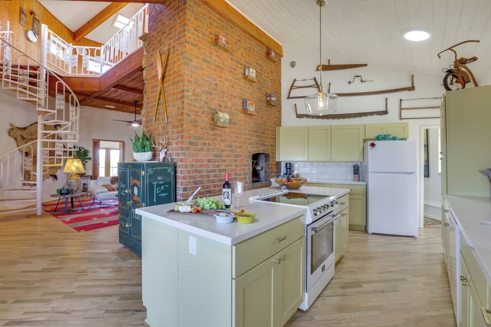 Kitchen | Main Level | Keurig & Drip Coffee Makers