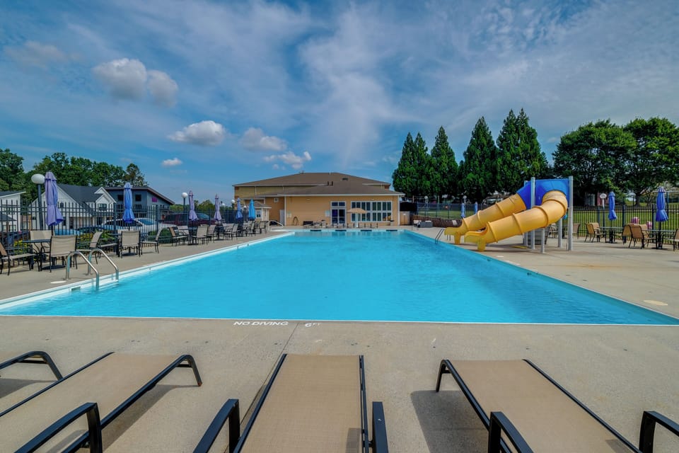 Mariners Landing Pool Area