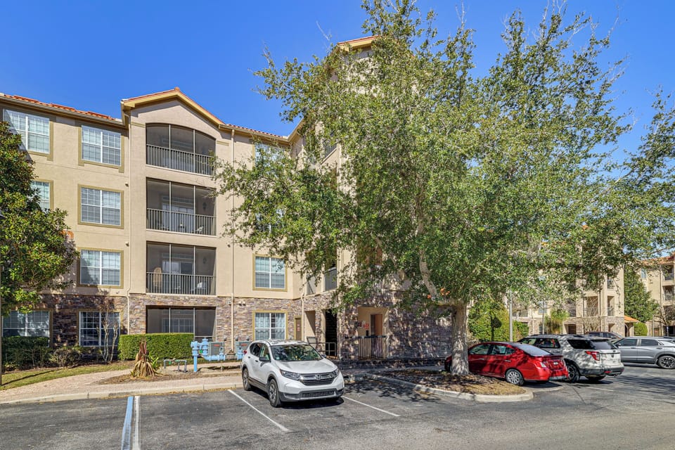 Parking | Community Lot (First-Come, First-Served)