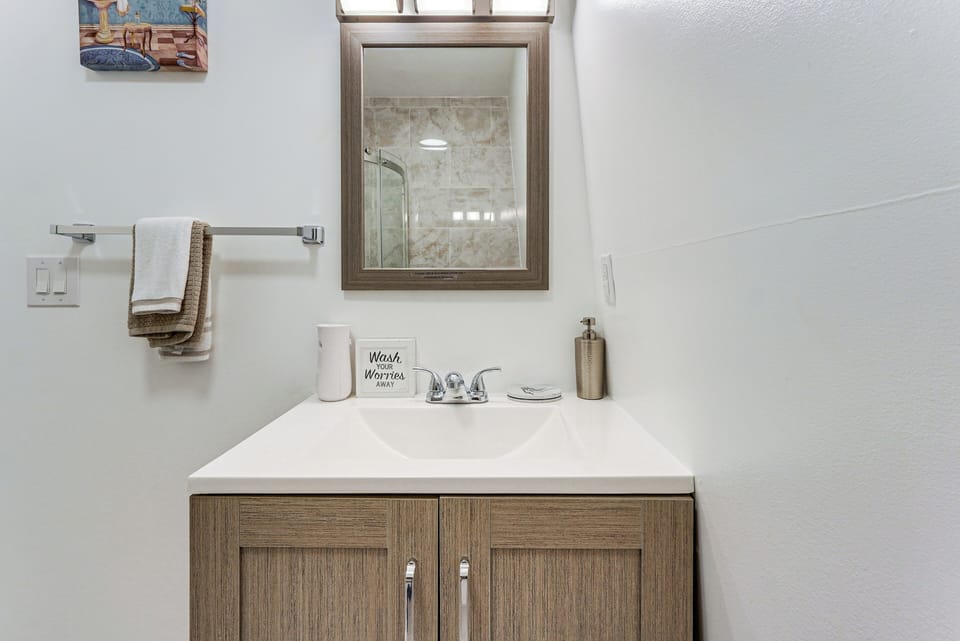 Full Bath | 2nd Floor
