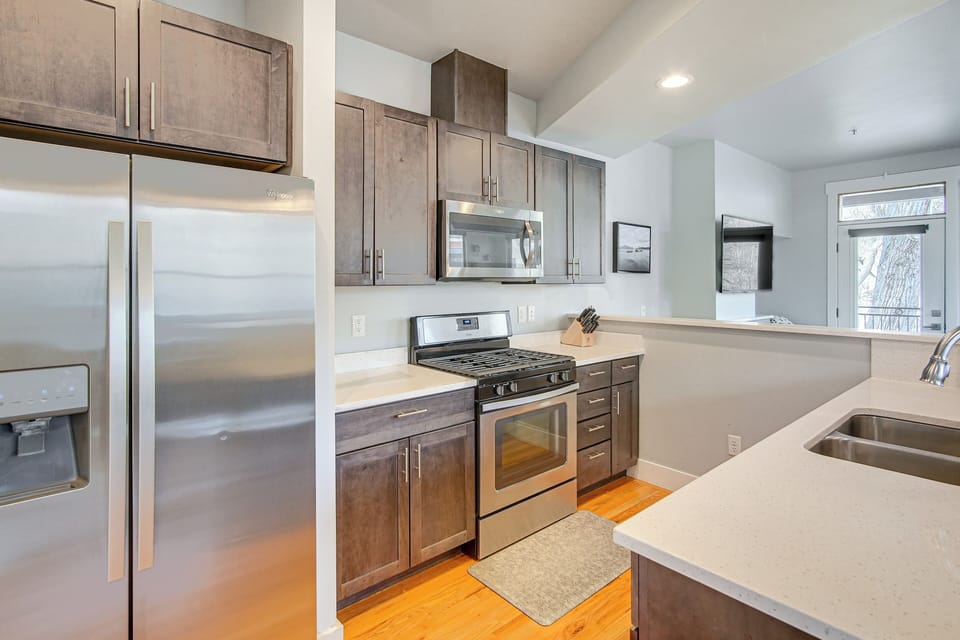 Kitchen | Main Level