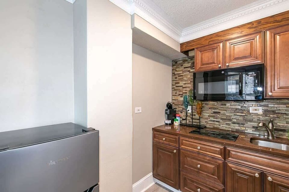 Full- size kitchen with a small fridge