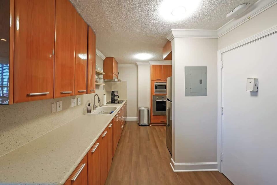 Sparking, fully stocked kitchen. 