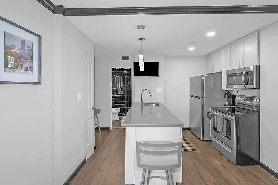Kitchen with the island