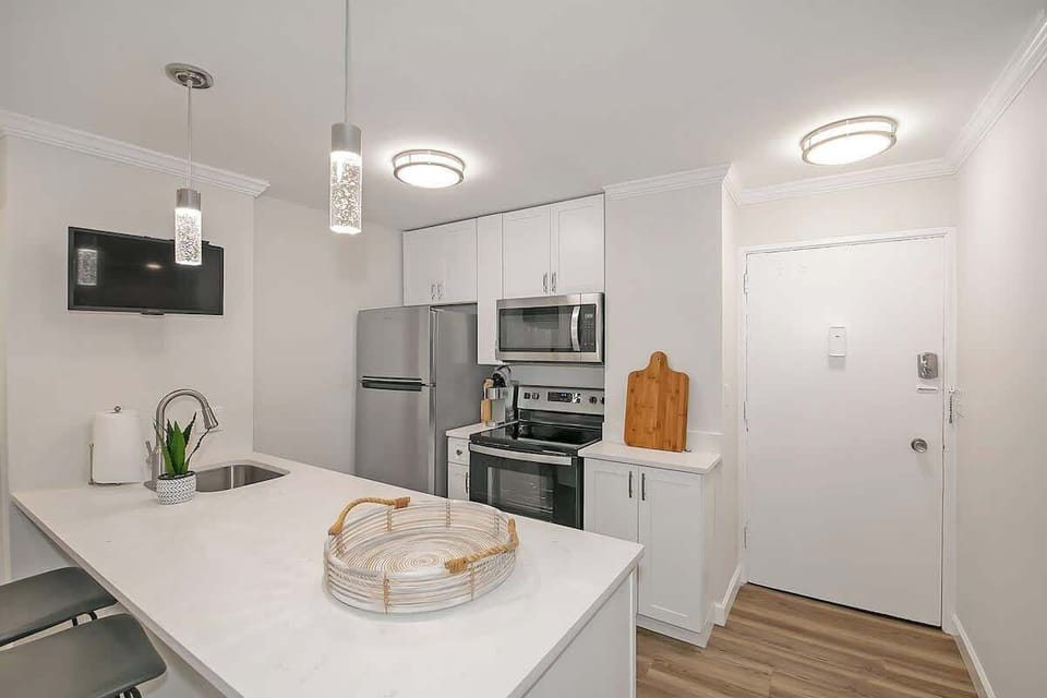Full-size kitchen with a free standing fridge