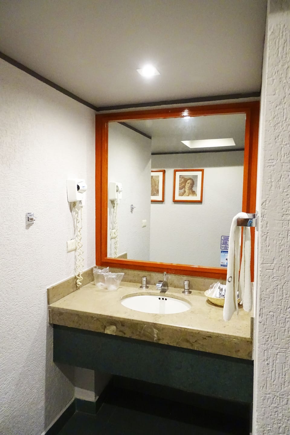 Standard Room | Bathroom | Shower, free toiletries, hair dryer, slippers