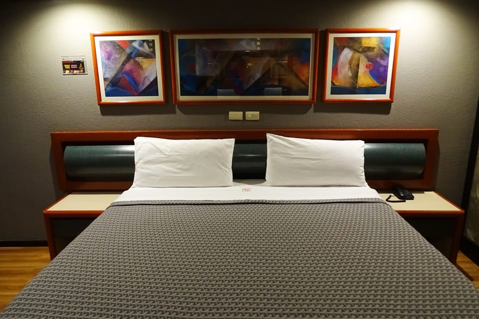 In-room safe, desk, free WiFi