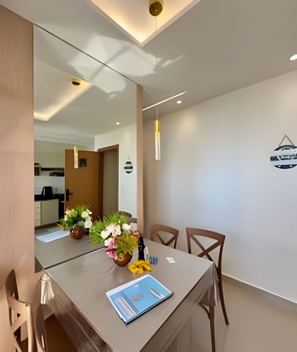 Apartment | Dining