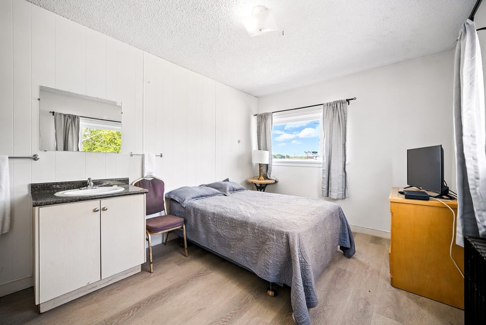 Classic Single Room, Non Smoking | Bed sheets