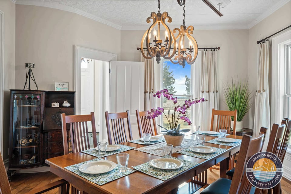 Gather around the dining table for 8 in this warm and inviting space. Perfect for shared meals, celebrations, and reconnecting during your Wisconsin countryside retreat.