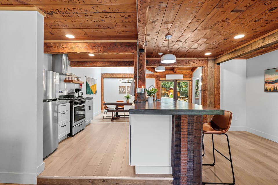 Family Suite, 3 Bedrooms, Kitchen, Courtyard View | Private kitchen | Coffee/tea maker, microwave, stovetop, electric kettle