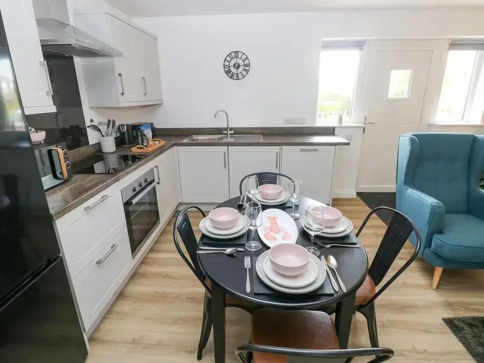 Oyster kitchen/dining