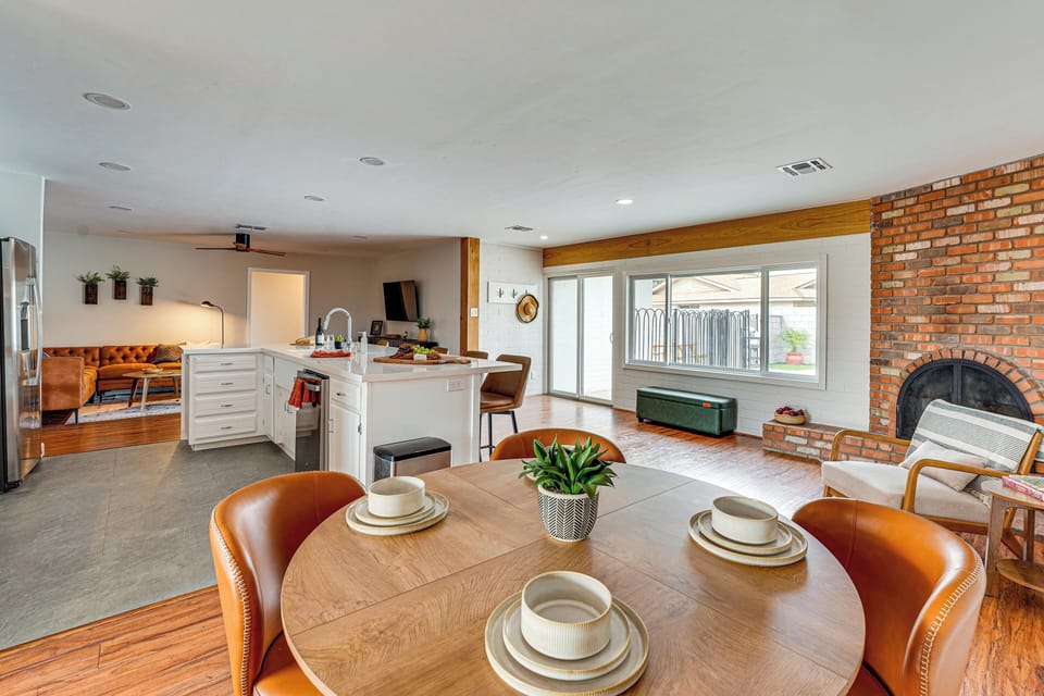 Kitchen & Dining Area