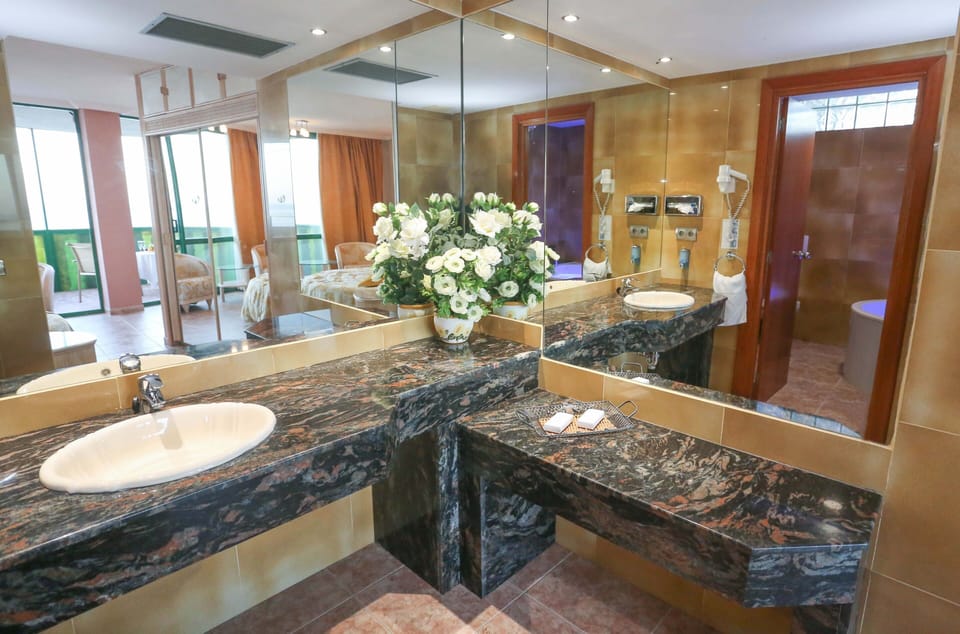 Romantic Suite, Balcony, Sea View | Bathroom | Hair dryer, bidet, towels, soap