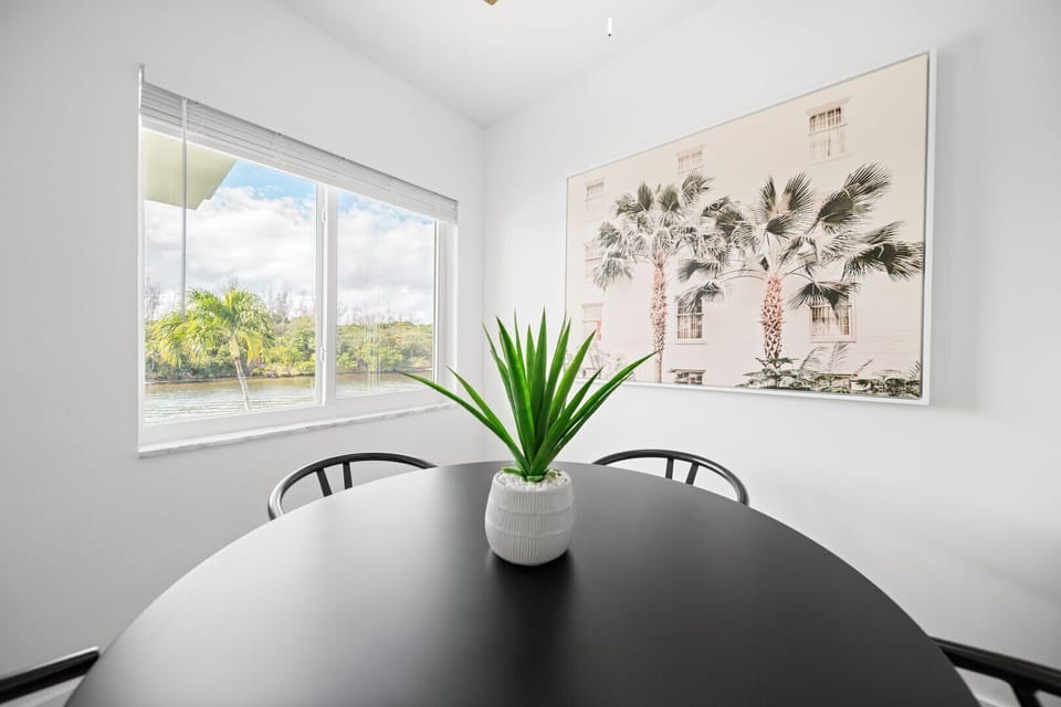 Comfortable dining area seats 4