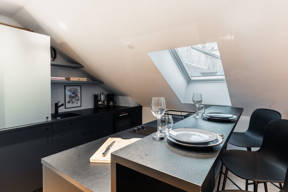 Classic Studio Suite | Private kitchen | Coffee/tea maker, electric kettle