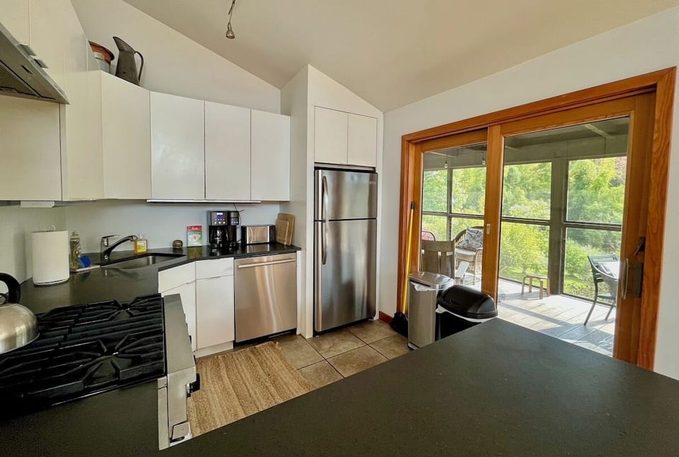 kitchen to screened in porch
