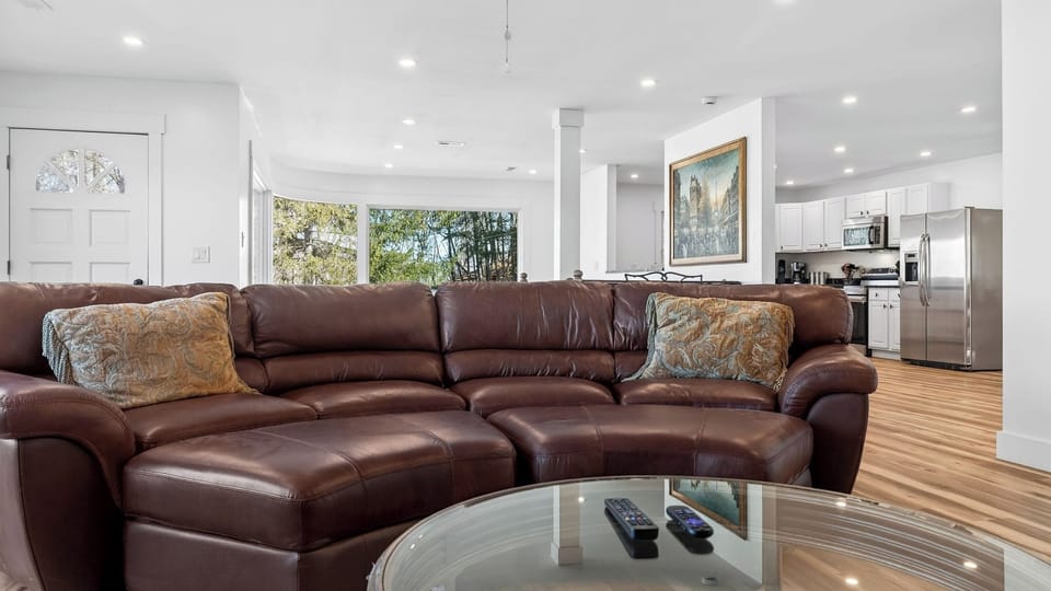 House (5 Bedrooms) | Interior