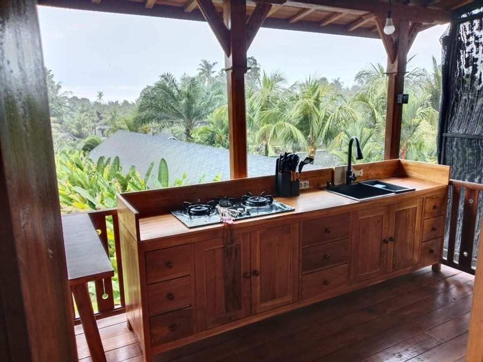 Suite, Balcony | Private kitchen | Stovetop