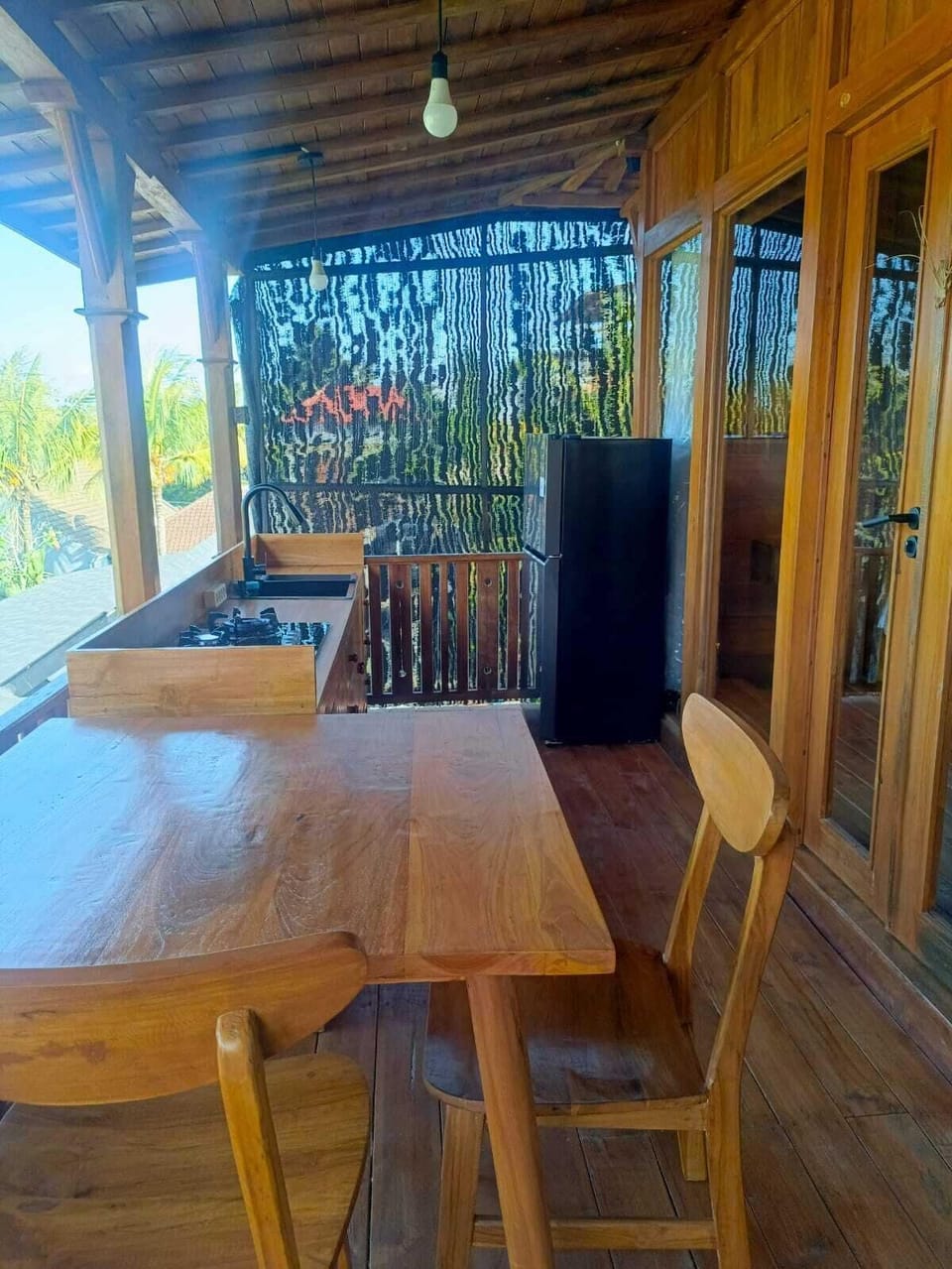 Suite, Balcony | Private kitchen | Stovetop