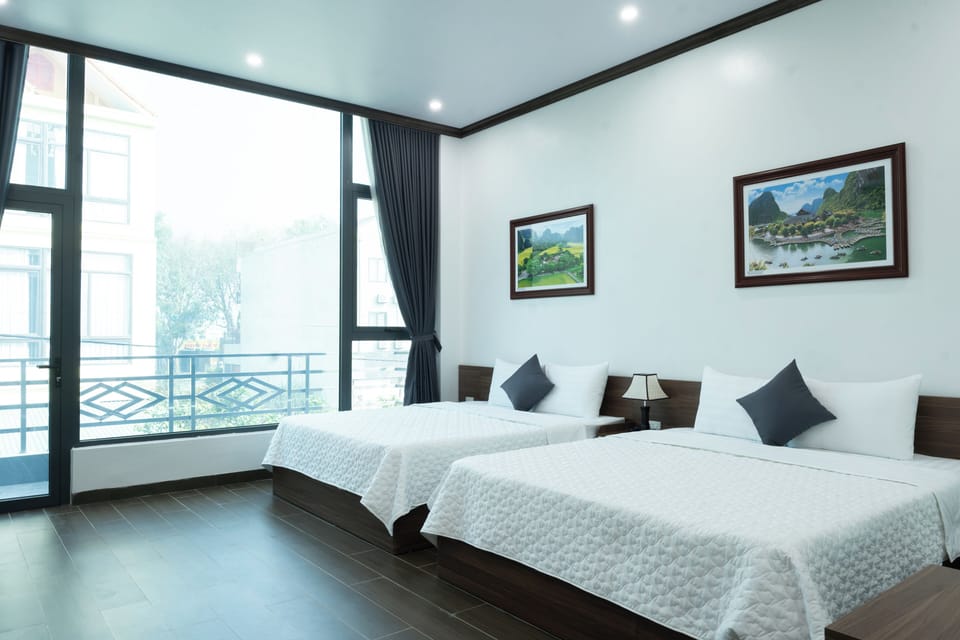 Deluxe Family Room | Desk, laptop workspace, blackout drapes, soundproofing