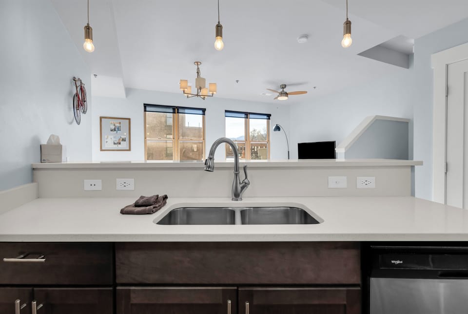 •Full Size Dishwasher