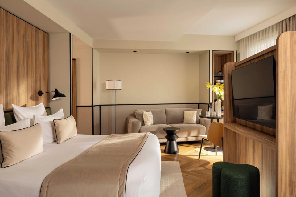 Suite Junior Privilège - Vue ruelle | Premium bedding, pillowtop beds, minibar, in-room safe