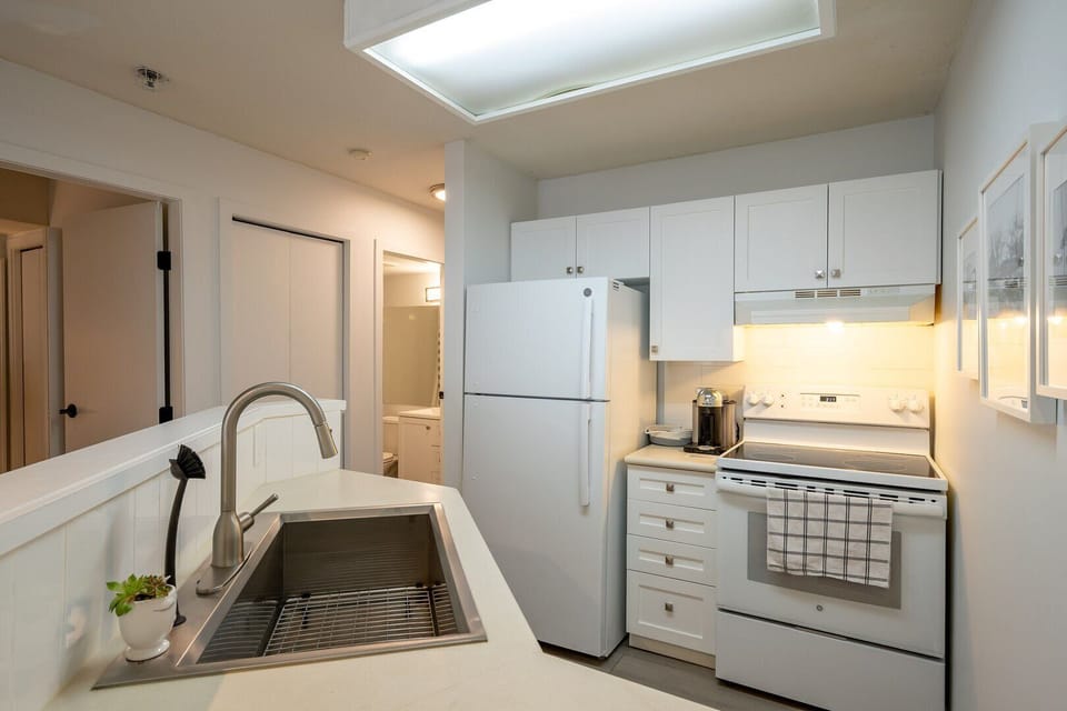 Fully equipped kitchen ready for you to whip up your favorite meals during your stay.