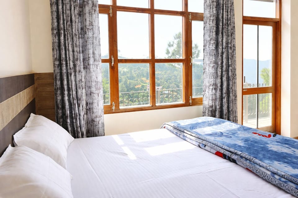 Hypo-allergenic bedding, desk, soundproofing, free WiFi