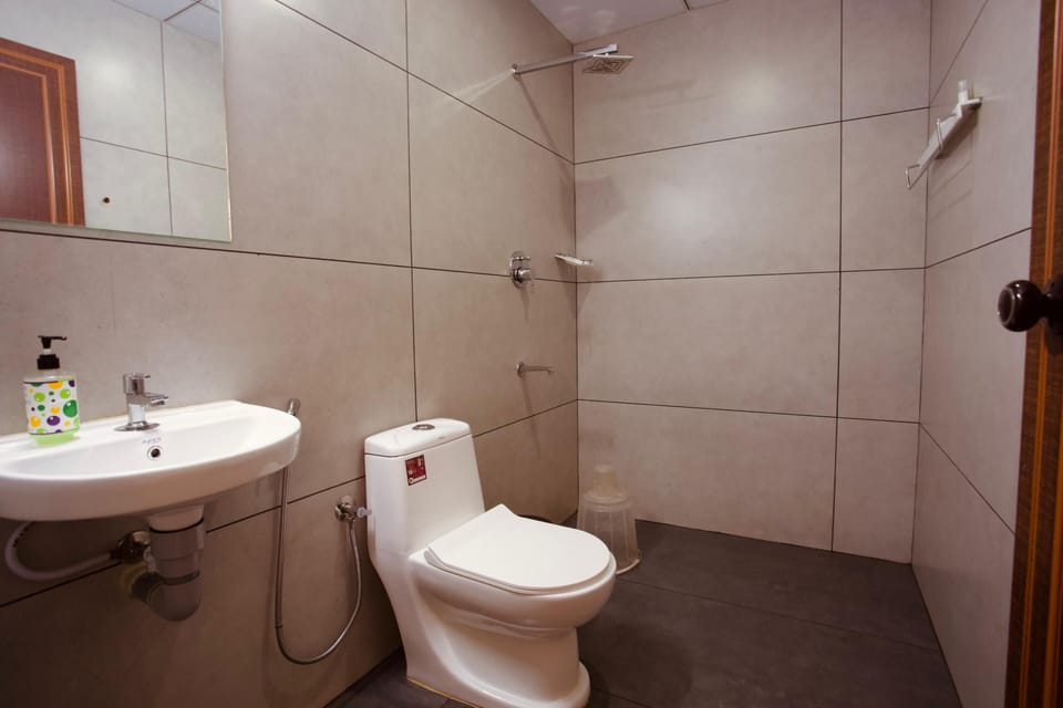 Shower, towels, soap, shampoo