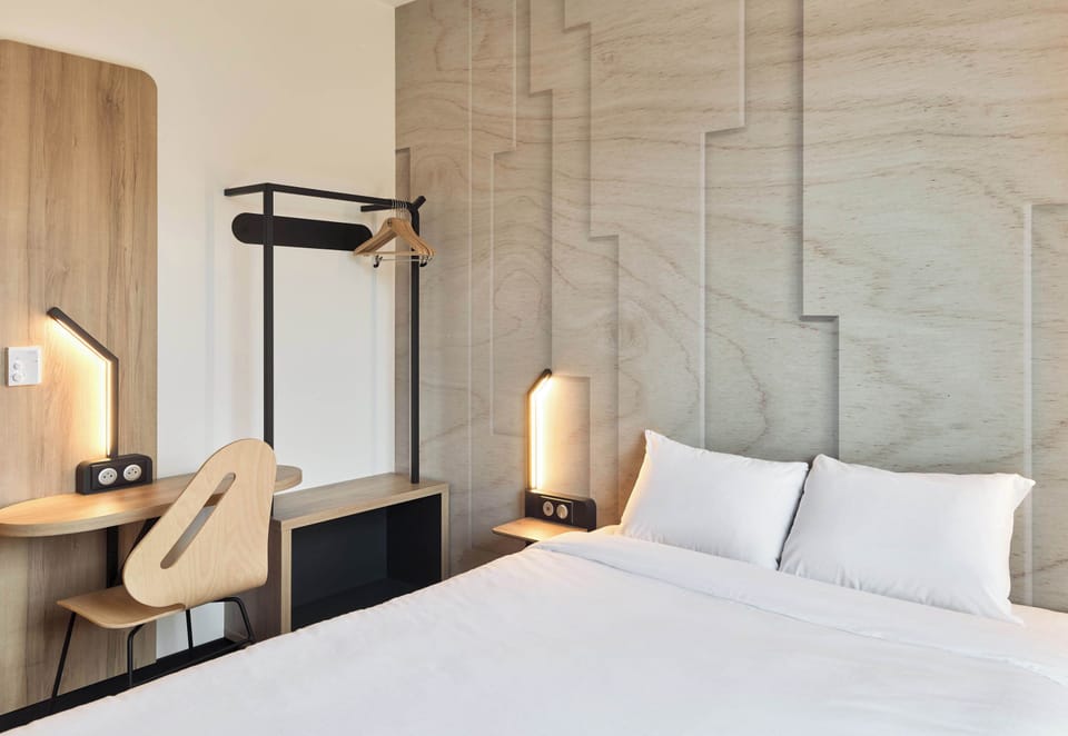Desk, free WiFi, bed sheets
