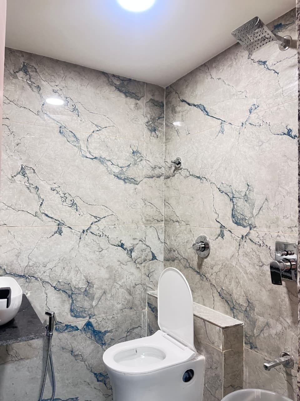 Triple Room | Bathroom | Shower, towels, soap, shampoo