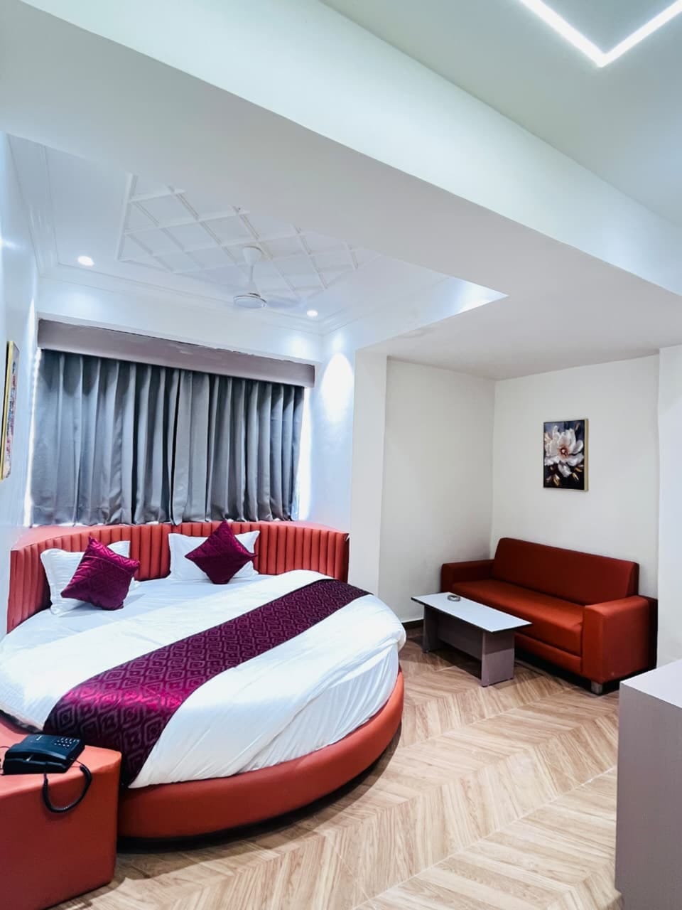 Luxury Room | Free WiFi, bed sheets