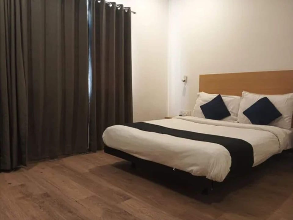 Egyptian cotton sheets, premium bedding, in-room safe, free WiFi