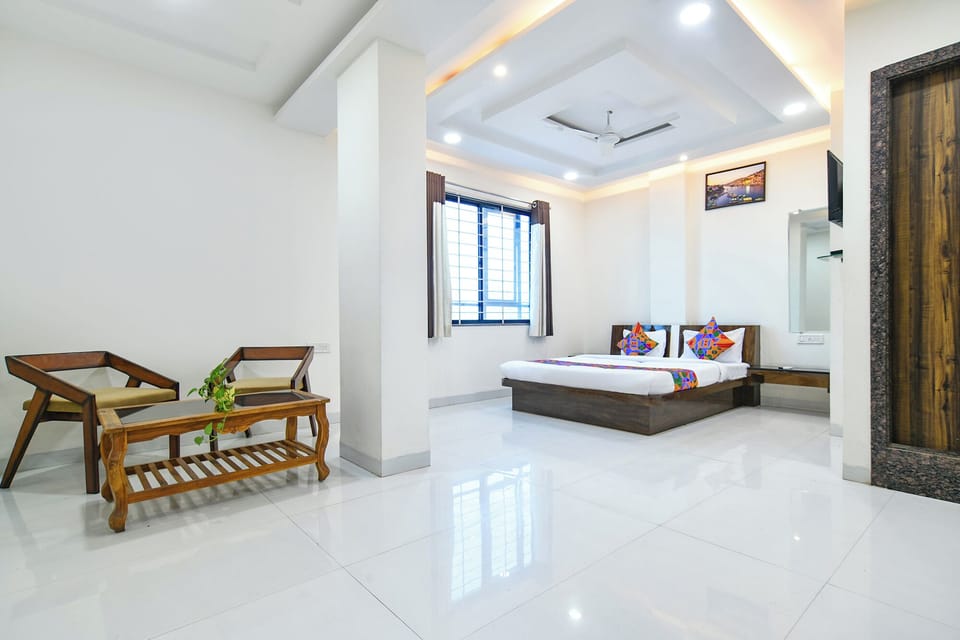 Egyptian cotton sheets, premium bedding, in-room safe, WiFi (free)