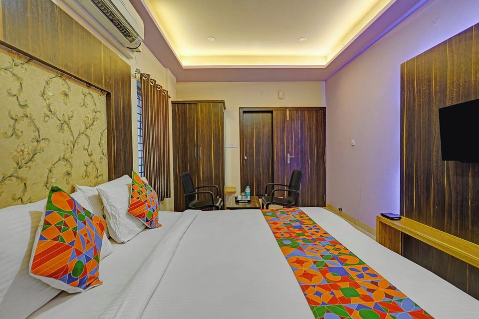 Deluxe Room | Egyptian cotton sheets, premium bedding, in-room safe, WiFi (free)
