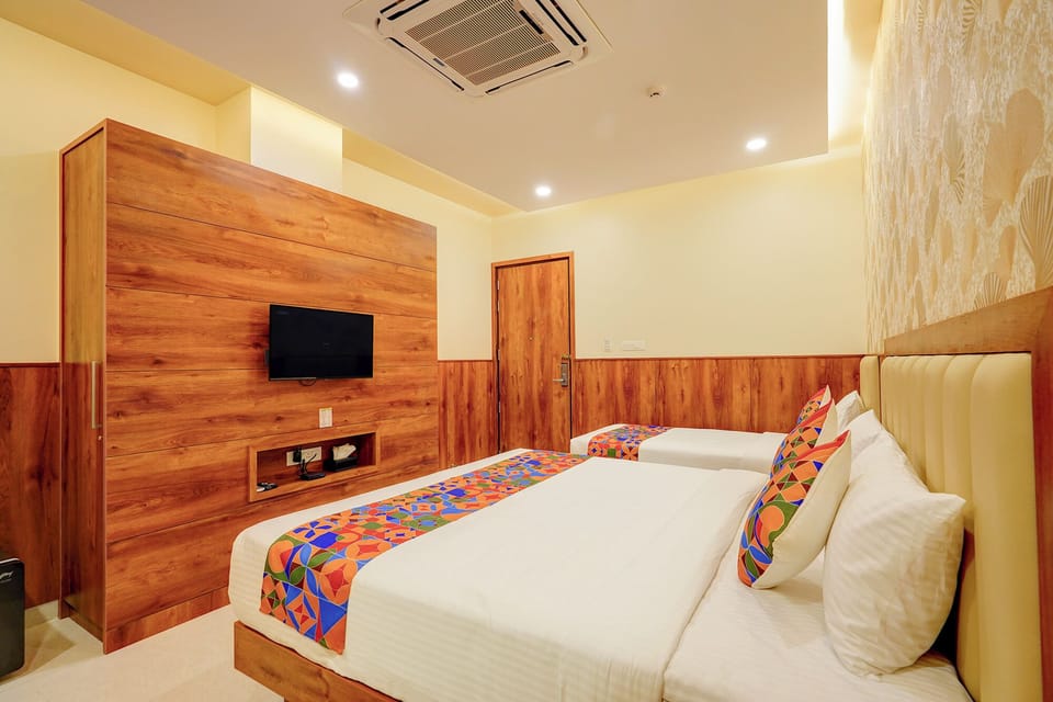 Egyptian cotton sheets, premium bedding, in-room safe, free WiFi